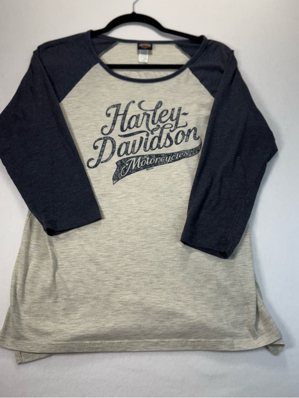 Harley-Davidson Cream and Navy Raglan Long Sleeve Tee - size large- (woman’s)